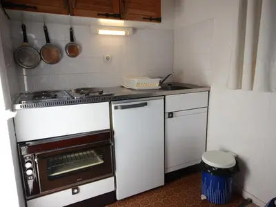 Cuisine ou kitchenette dans l'établissement Appartement 2 pièces 6 pers, Plan Peisey, proche commerces et pistes - FR-1-411-79