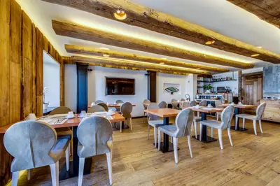 Télévision ou salle de divertissement dans l'établissement Chalet Hotel Du Fornet