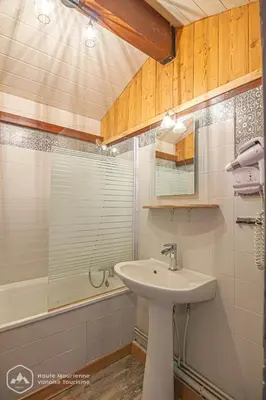 Salle de bains dans l'établissement Résidence Les hauts de Val Cenis