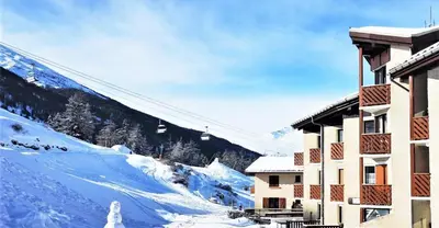 Vue générale sur la montagne ou vue sur la montagne depuis l'appartement