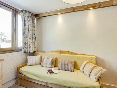 Un ou plusieurs lits dans un hébergement de l'établissement Studio Palafour - Le Lac-3 by Interhome