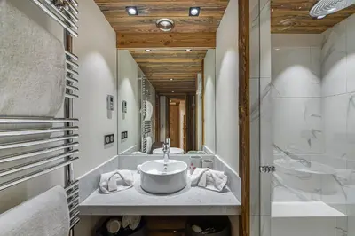 Salle de bains dans l'établissement Appartement Sifflote - LES CHALETS COVAREL