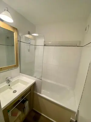 Salle de bains dans l'établissement DUPLEX 6P A BELLE-PLAGNE (2050 m), SKIS AUX PIEDS, EN PLEIN CŒURS DE LA STATION RESIDENCE LE BERYL.