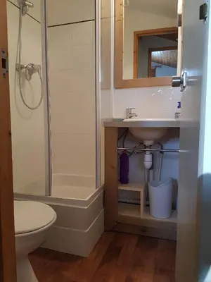 Salle de bains dans l'établissement DUPLEX 6P A BELLE-PLAGNE (2050 m), SKIS AUX PIEDS, EN PLEIN CŒURS DE LA STATION RESIDENCE LE BERYL.