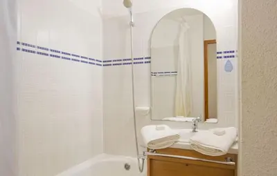 Salle de bains dans l'établissement Résidence Odalys Les Jardins de Val et Les Verdets