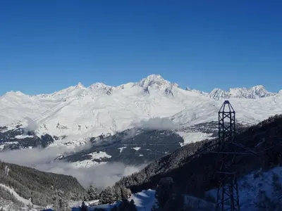Vue générale sur la montagne ou vue sur la montagne depuis l'appartement
