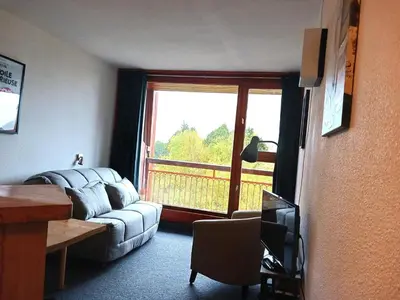 Télévision ou salle de divertissement dans l'établissement Studio confortable pour 4 aux Arcs 2000 proche des pistes - FR-1-411-332