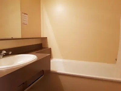 Salle de bains dans l'établissement Studio confortable pour 4 aux Arcs 2000 proche des pistes - FR-1-411-332