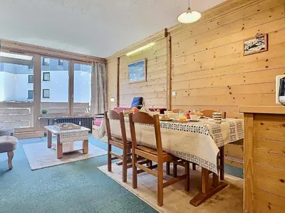 Coin salon dans l'établissement Tignes Val Claret: Confort 2 Pièces, Balcon, 6 Pers - FR-1-411-405
