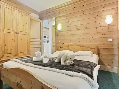 Un ou plusieurs lits dans un hébergement de l'établissement Tignes Val Claret: Confort 2 Pièces, Balcon, 6 Pers - FR-1-411-405
