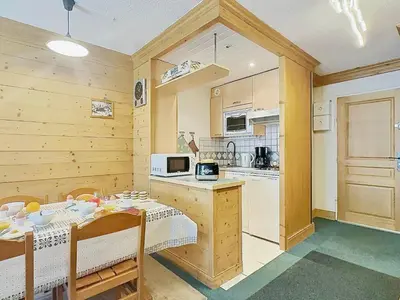 Cuisine ou kitchenette dans l'établissement Tignes Val Claret: Confort 2 Pièces, Balcon, 6 Pers - FR-1-411-405