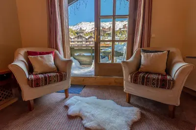 Coin salon dans l'établissement Bel Appartement spacieux 65m2 Les Arcs 1950
