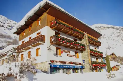 Vue générale sur la montagne ou vue sur la montagne depuis l'hôtel