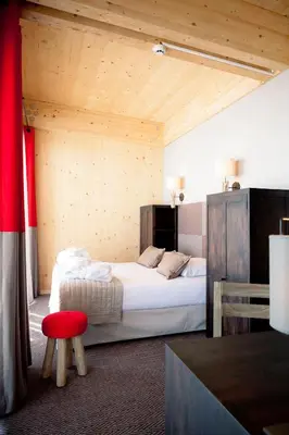 Un ou plusieurs lits dans un hébergement de l'établissement L'Aiguille Grive Chalets Hotel