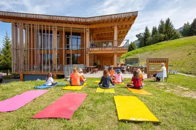 Jardin de l'établissement L'Aiguille Grive Chalets Hotel