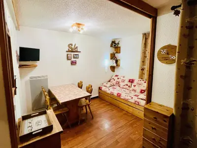 Télévision ou salle de divertissement dans l'établissement Studio cosy à Mâcot-la-Plagne 24 m² avec vue montagne
