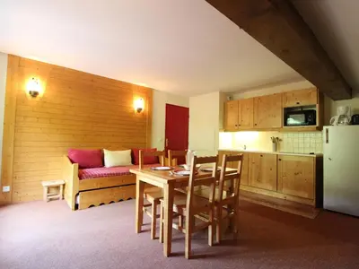 Cuisine ou kitchenette dans l'établissement Appartement pour 4 personnes avec piscine, pied des pistes à Val Cenis - FR-1-508-132