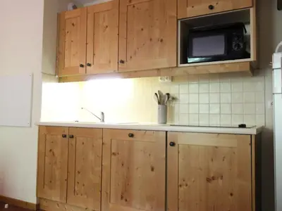 Cuisine ou kitchenette dans l'établissement Appartement pour 4 personnes avec piscine, pied des pistes à Val Cenis - FR-1-508-132