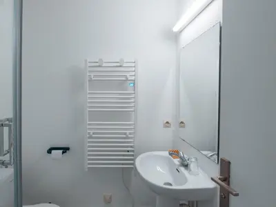 Salle de bains dans l'établissement Appartement 3 pièces, 6 pers, animaux admis, village Charmettoger, Arc 1800 - FR-1-411-34