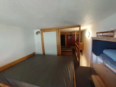 Un ou plusieurs lits dans un hébergement de l'établissement Duplex cosy 4 pers. proche pistes aux Arcs 1800 - FR-1-411-278