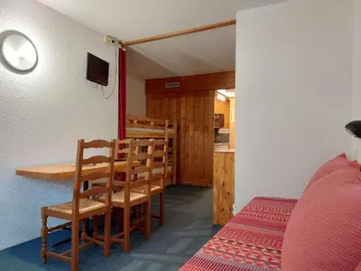 Télévision ou salle de divertissement dans l'établissement Studio 4 pers. skis aux pieds à Arc 1800 avec animaux admis - FR-1-411-653