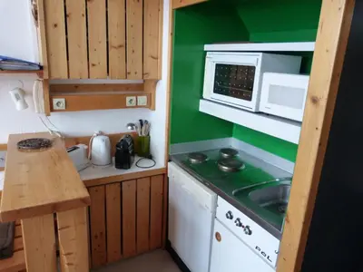 Cuisine ou kitchenette dans l'établissement Studio confortable 5 pers avec mezzanine, accès Wifi, Les Arcs 1800 - FR-1-411-639