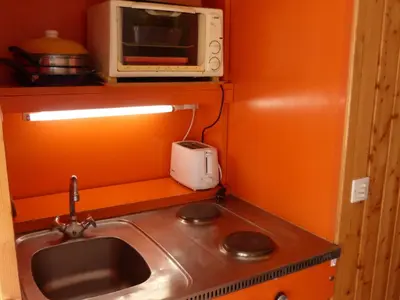 Cuisine ou kitchenette dans l'établissement Studio 4 personnes Arc 1800, animaux admis, proche pistes - FR-1-411-627