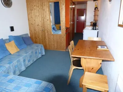Coin salon dans l'établissement Studio 4 personnes Arc 1800, animaux admis, proche pistes - FR-1-411-627
