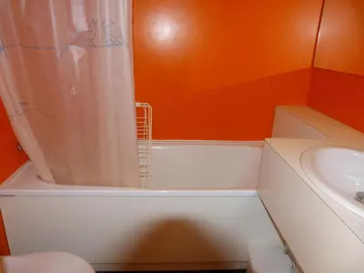 Salle de bains dans l'établissement Studio 4 personnes Arc 1800, animaux admis, proche pistes - FR-1-411-627