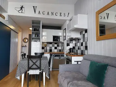 Cuisine ou kitchenette dans l'établissement Bel appartement rénové 5 pers proche pistes Arc 1800 - FR-1-411-622