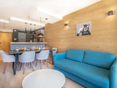 Coin salon dans l'établissement Appartement cosy au cœur de Tignes le Lac, terrasse et wifi - FR-1-641-82