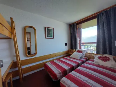Un ou plusieurs lits dans un hébergement de l'établissement Appartement 2P au cœur Arc 1800, 5 Pers, Vue Vallée - FR-1-411-596