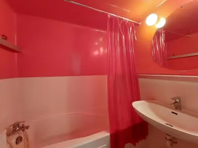 Salle de bains dans l'établissement Appartement 2P au cœur Arc 1800, 5 Pers, Vue Vallée - FR-1-411-596