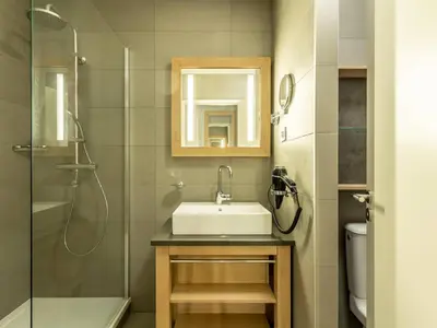 Salle de bains dans l'établissement Duplex 4 chambres avec piscine, spa et parking aux Arcs 1800 - FR-1-352-55
