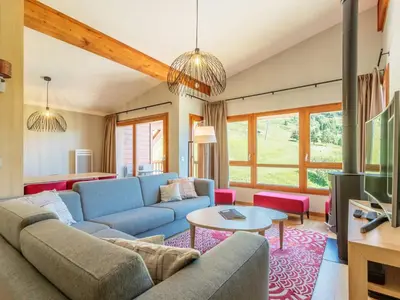 Télévision ou salle de divertissement dans l'établissement Duplex 4 chambres avec piscine, spa et parking aux Arcs 1800 - FR-1-352-55