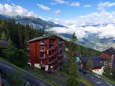 Vue générale sur la montagne ou vue sur la montagne depuis l'appartement