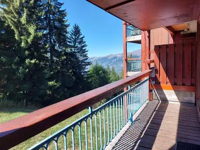 Balcon ou terrasse dans l'établissement Appartement 2 pièces 6 personnes près des pistes avec WiFi et parking - FR-1-411-637
