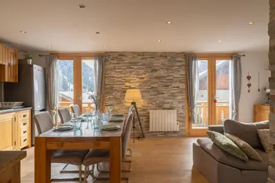 Cuisine ou kitchenette dans l'établissement L'Eterlou, 2 minutes à pied des télécabines, Paradiski, Belle vue