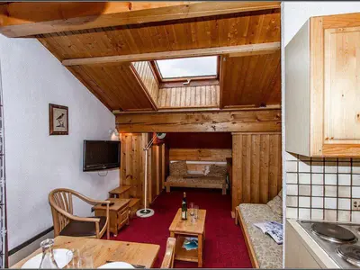 Télévision ou salle de divertissement dans l'établissement Appartement cosy 4 pers. Val-d'Isère, balcon sud - FR-1-518-7