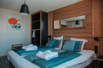 Un ou plusieurs lits dans un hébergement de l'établissement Hôtel L'Eden des Cimes - Vacances Bleues - Belle Plagne 2100