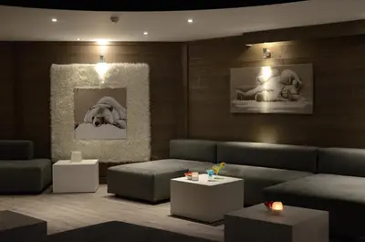 Coin salon dans l'établissement Hôtel L'Eden des Cimes - Vacances Bleues - Belle Plagne 2100