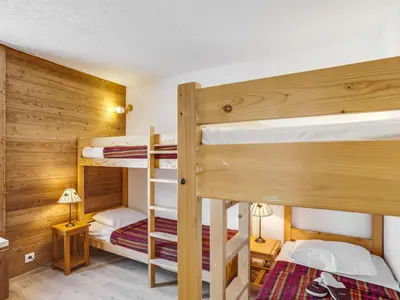 Un ou plusieurs lits dans un hébergement de l'établissement Apartment Le Prariond - Val Claret-11 by Interhome