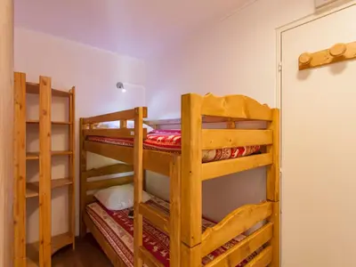 Un ou plusieurs lits dans un hébergement de l'établissement Studio Le Borsat - Val Claret-14 by Interhome
