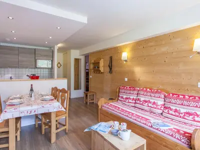 Cuisine ou kitchenette dans l'établissement Studio Le Borsat - Val Claret-14 by Interhome