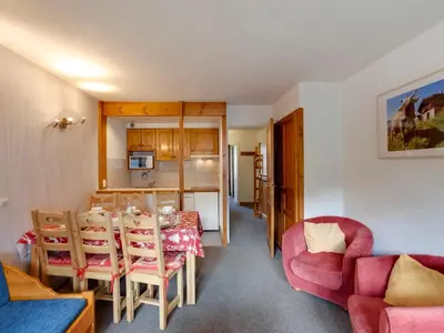 Cuisine ou kitchenette dans l'établissement Apartment Le Schuss - Val Claret-6 by Interhome