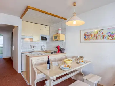 Cuisine ou kitchenette dans l'établissement Apartment Le Curling A - Val Claret-20 by Interhome