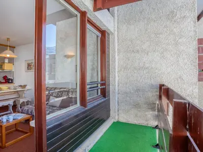 Un ou plusieurs lits dans un hébergement de l'établissement Apartment Le Curling A - Val Claret-20 by Interhome