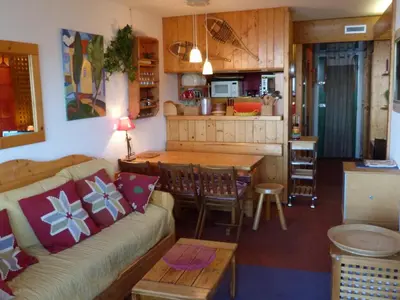 Coin salon dans l'établissement Appartement 2 pièces, 6 pers, proche pistes, balcon, wifi, animaux admis - FR-1-411-22