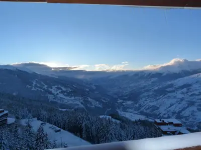 Vue générale sur la montagne ou vue sur la montagne depuis l'appartement