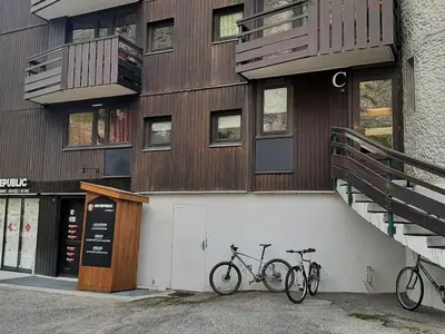 Vélo sur le terrain de l'établissement Confortable 2P Cabine, 4 Pers, Pied des Pistes à Val-d'Isère - FR-1-518-3 ou dans les environs